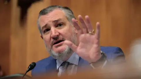 Lawmaker Ted Cruz Likens American Media Regulator to ‘Mafioso’ on Jimmy Kimmel Program